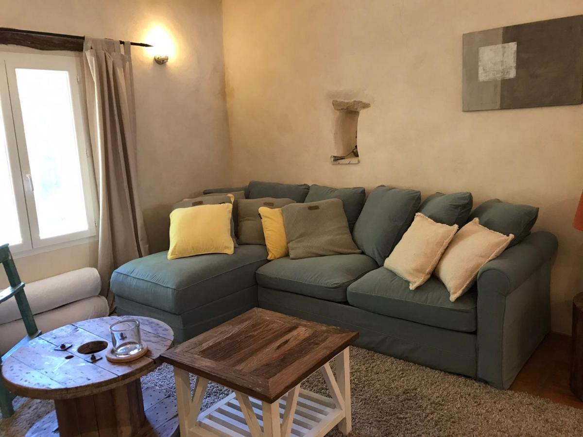 Les Gouts Et Les Couleurs Aparthotel Cucuron Exteriör bild